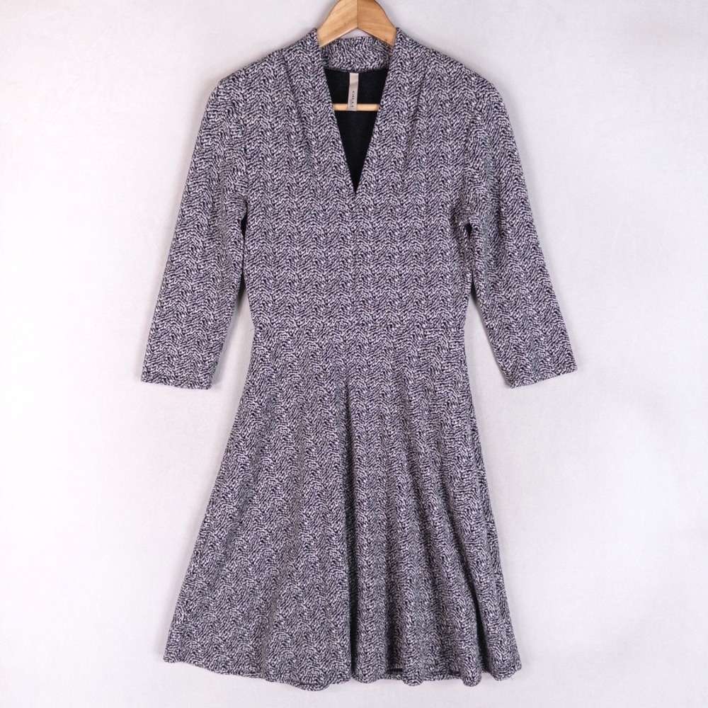 Gilli Dress Womens Small Black White Abstract V-Neck 3/4 Sleeve Stretch Knit